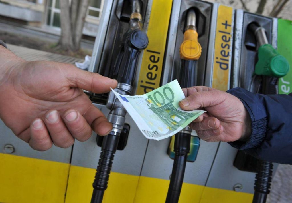 Carburanti, proroga breve (due settimane) e credito d'imposta per l'autotrasporto