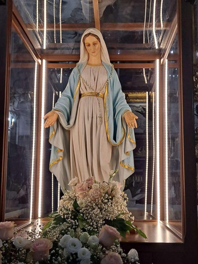 A Belpasso la statua della Vergine della Medaglia Miracolosa in pellegrinaggio: “Giorni di grazia e speranza”