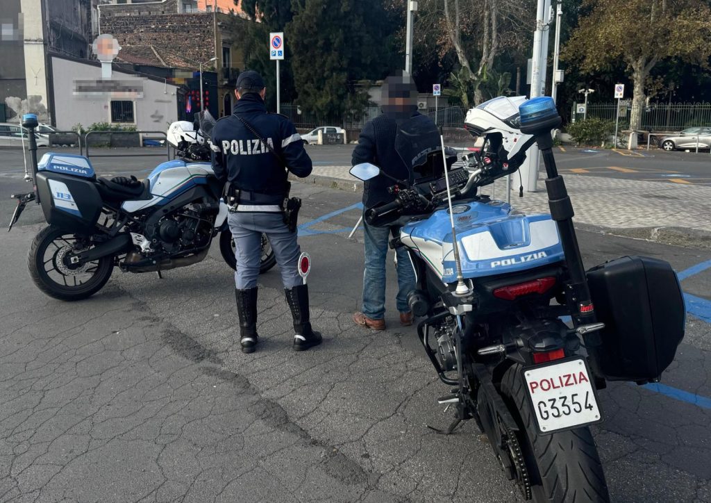 Catania, evade dai domiciliari per fare il parcheggiatore abusivo: 28enne arrestato