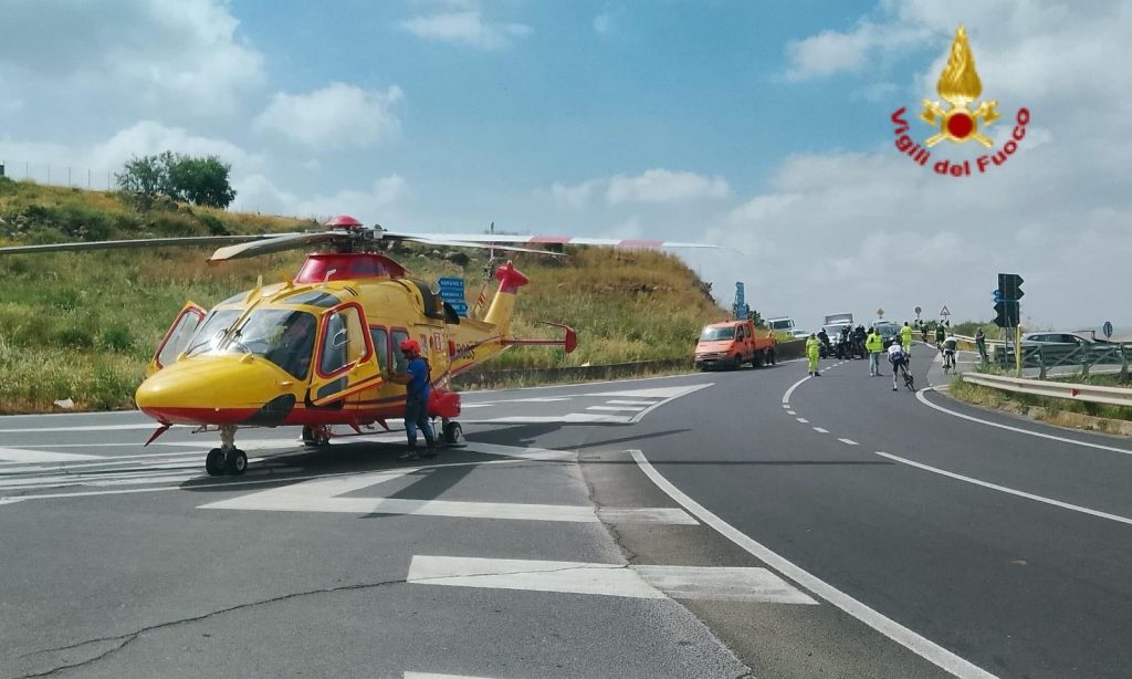 Incidente ad Adrano, coinvolte tre auto: due donne incinte illese ma affidate al 118