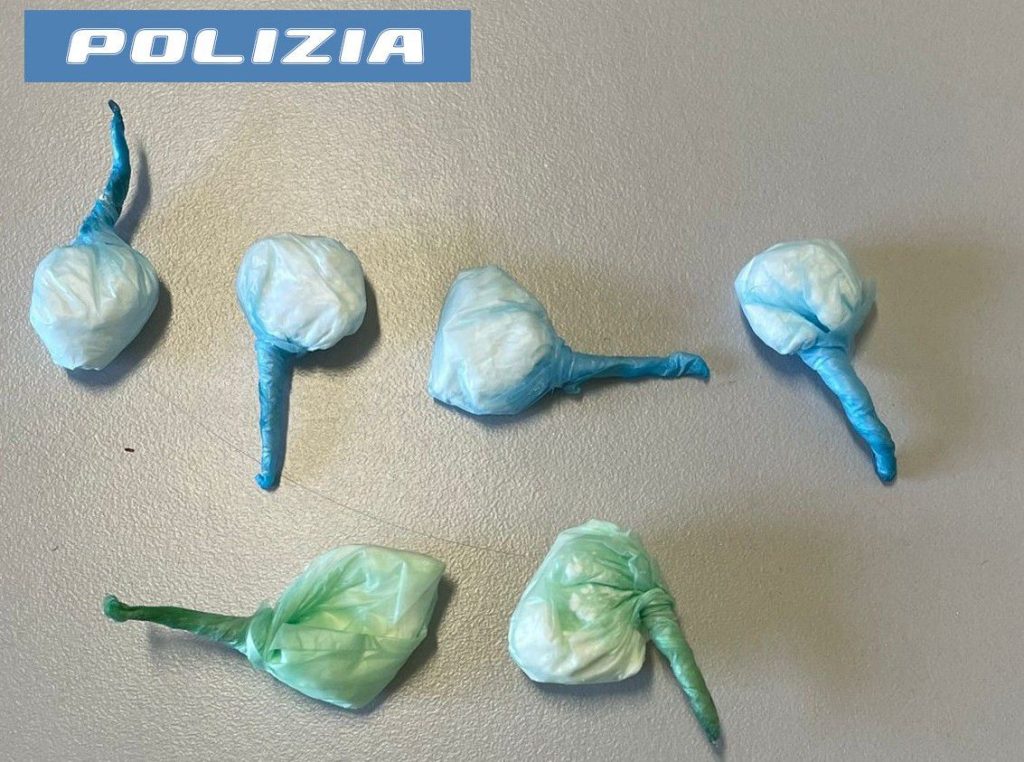 S. M. di Licodia, nascondeva sei dosi di cocaina nel pugno: arrestato 21enne di Biancavilla
