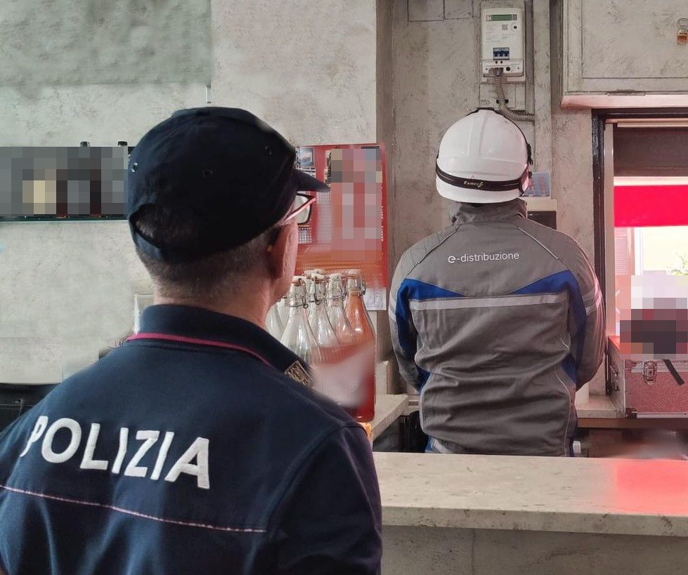 Controllo interforze a Catania: sanzioni a venditori abusivi, sequestro di pesce e arance, un chiosco deferito per allaccio abusivo