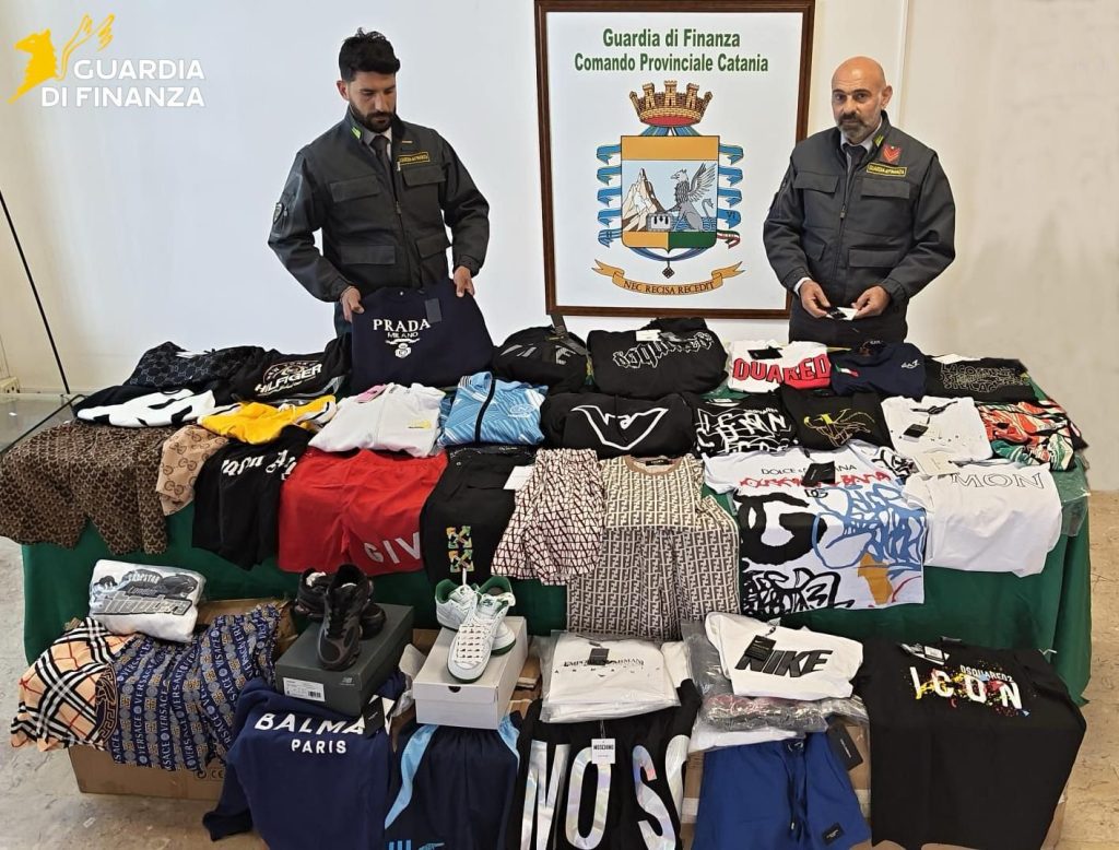 Contraffazione, operazioni a Catania e Trecastagni: sequestrati oltre 3.200 capi e accessori