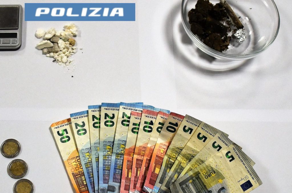 Caltagirone, segnalazione con l’app YouPol e attività investigativa portano all’arresto di due donne per spaccio a Caltagirone