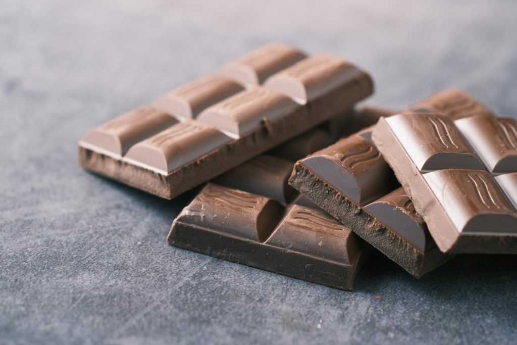 Catania, golosa di cioccolato (e di guai): donna di 35 anni ruba cento barrette al supermercato. Bloccata con il bottino