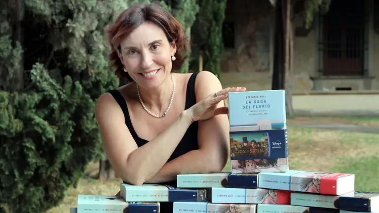 "Non siamo immobili né ignoranti": Stefania Auci dal Salone del Libro rilancia l'orgoglio siciliano