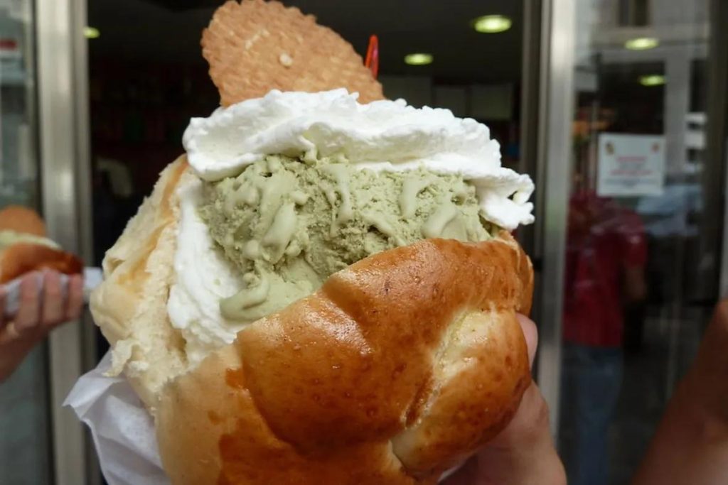 A Catania brioche col gelato a 5 euro, Pistorio (Fipe): “Prima di scandalizzarsi, guardate quanto pesa”