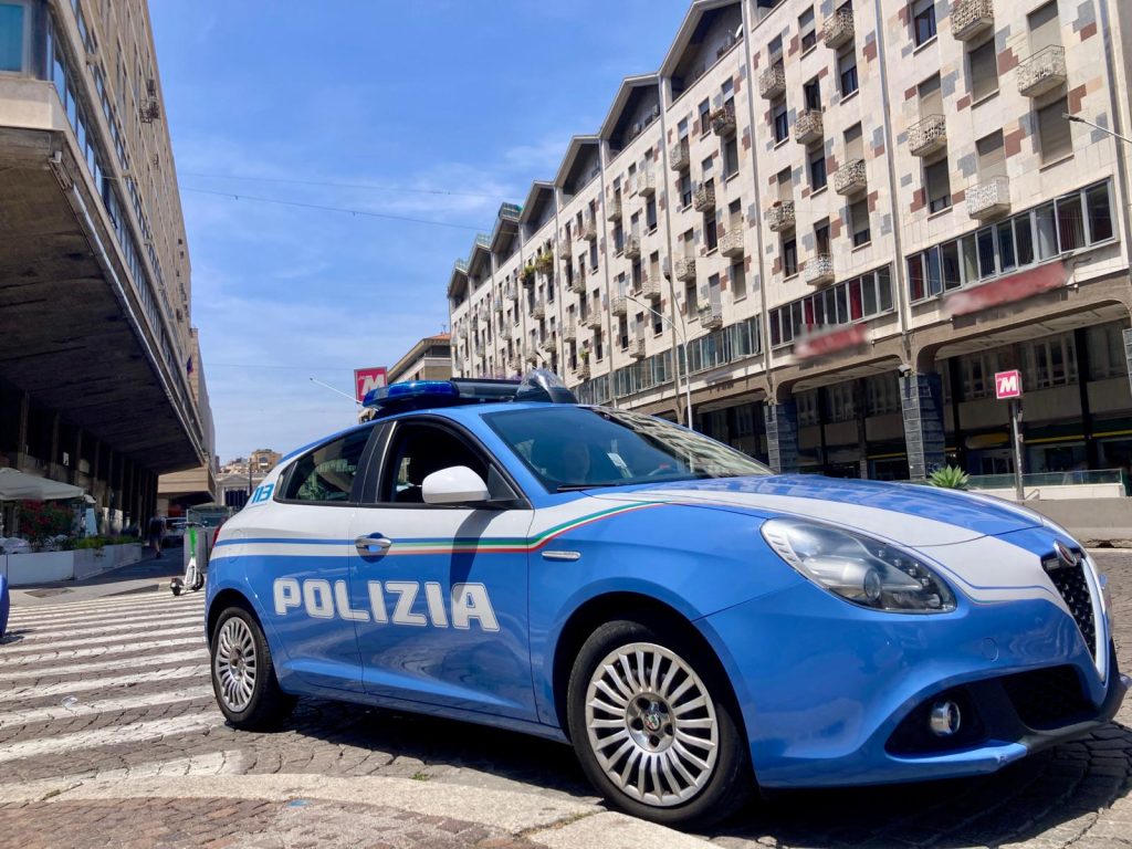 Catania, minaccia dipendente di un B&B con una bottiglia di vetro: arrestato 22enne tedesco