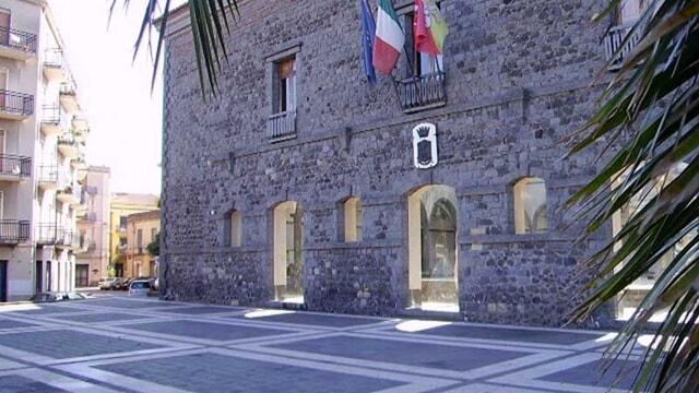 Randazzo: “Sono tre gli impresentabili”. La delibera dell’Antimafia nazionale scatena le proteste dei candidati sindaco