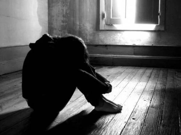 Acireale: ascoltata in una stanza protetta, la 12enne racconta gli abusi. La madre e il compagno in cella
