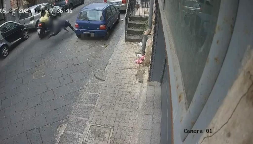 Catania, non si ferma all'alt e investe un agente: fuga contromano, poi si costituisce. 21enne ai domiciliari (VIDEO)