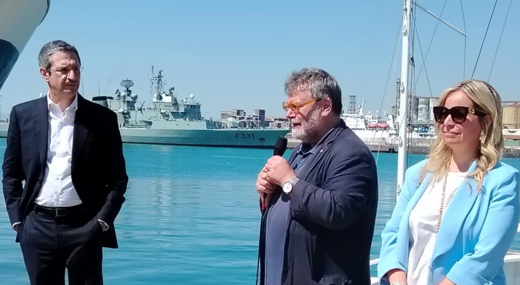Catania celebra Falcone: la nave della legalità attracca al porto tra poesia, impegno e parole di Papa Leone XIV"