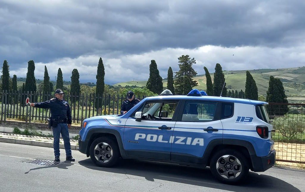 Polizia in campo a Maletto e Maniace: sanzioni per revisione mancata, guida senza patente e assicurazione scaduta