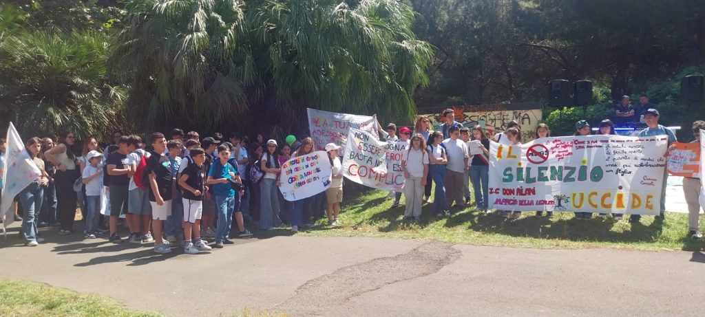 Paternò, oltre mille persone in corteo per la legalità: “La memoria rende liberi”
