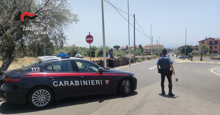 S. M. di Licodia, pacchetto di sigarette con sorpresa: c'era cocaina. 37enne inseguito e arrestato