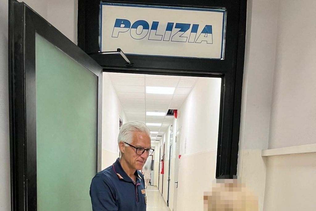 Acireale, dimentica 600 euro al Bancomat: la Polizia rintraccia il "prelevatore occasionale" e la donna recupera la somma