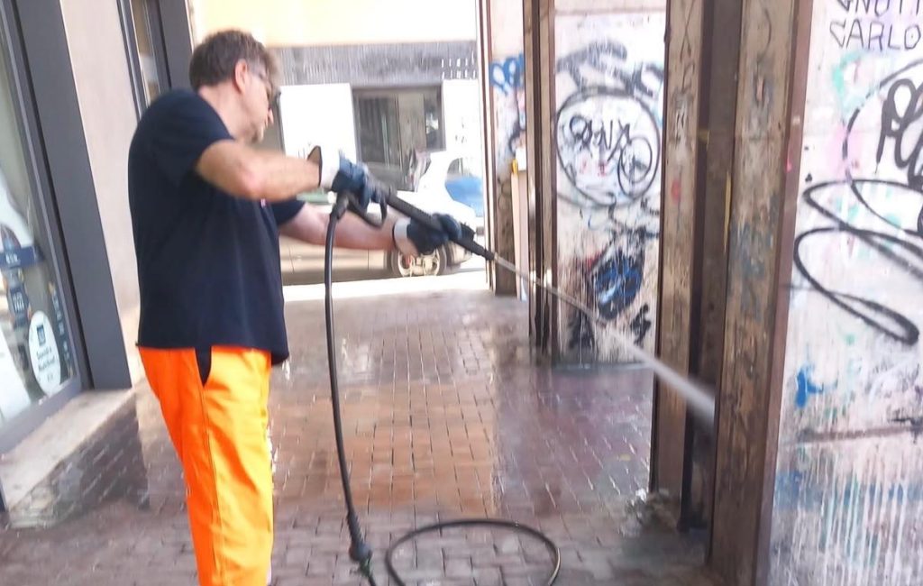 Catania: raid vandalico di studenti a Largo Pilo, al via la pulizia straordinaria della piazza