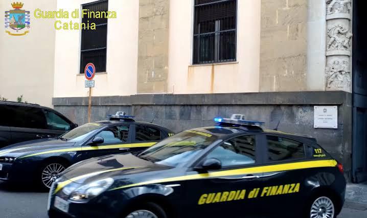 Catania, finanziere arrestato: chiedeva soldi a commercianti di Adrano e Acireale per ridurre cartelle esattoriali