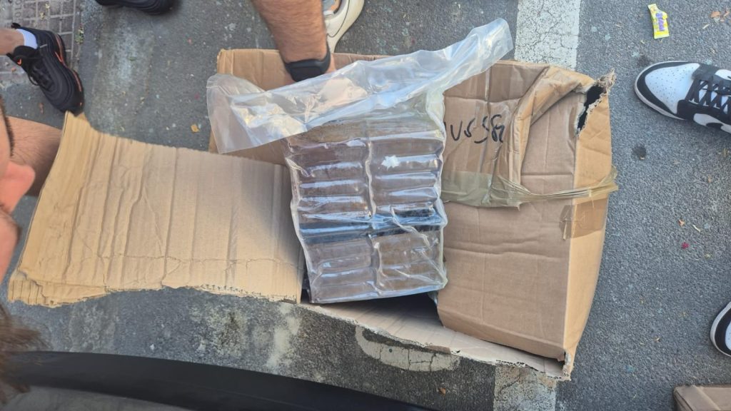 Sequestrati ad Augusta 400 kg di hashish in autostrada: panetti con marchi di merendine. Arrestato corriere (VIDEO)