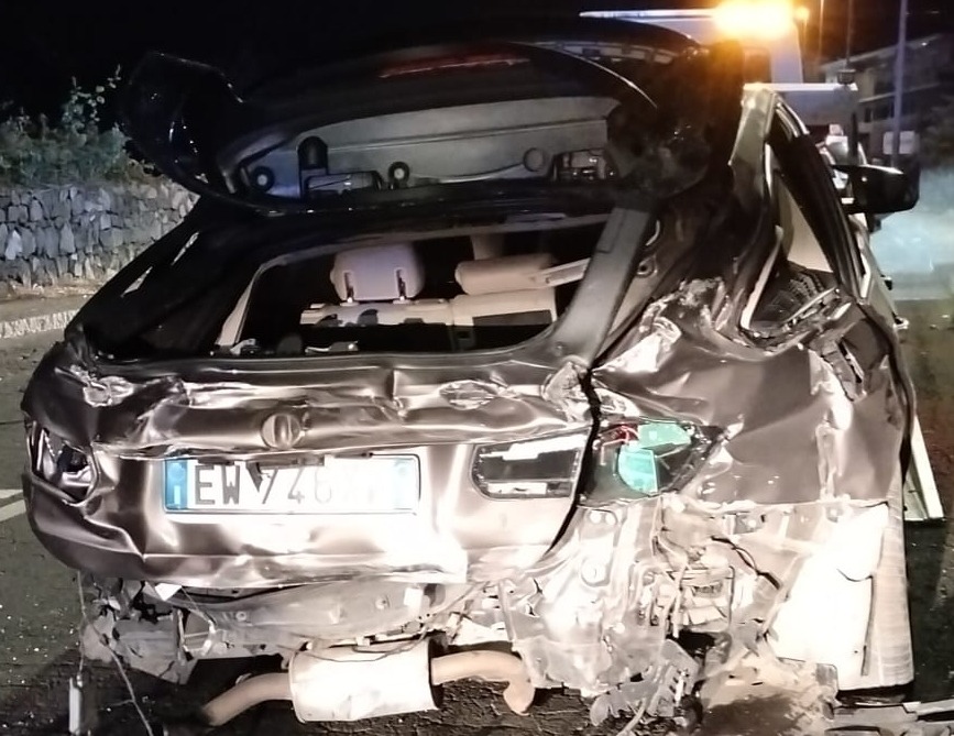 Belpasso, violento scontro auto sulla Circonvallazione: feriti anche bambini, traffico bloccato fino a notte