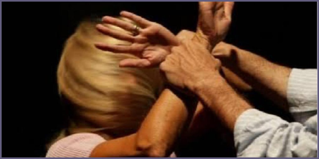 Catania, fermato 30enne per tentato omicidio della compagna: suo padre aveva accoltellato l'ex moglie nel rione Picanello (VIDEO)