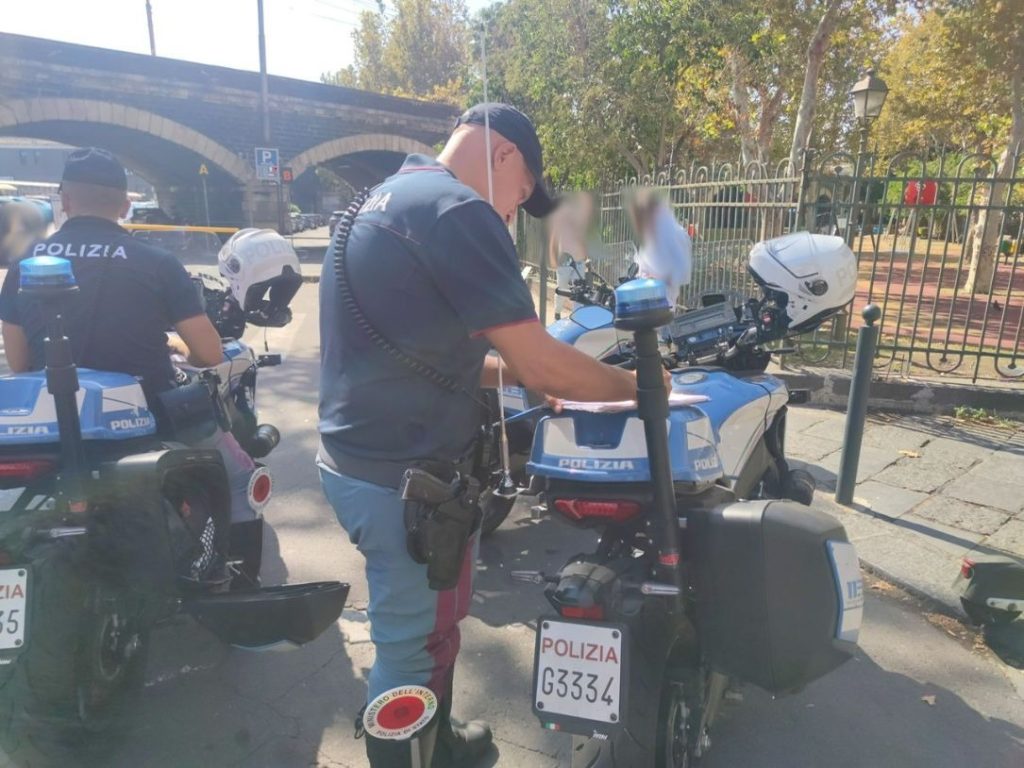 Chiedeva fino a 20 euro per parcheggiare: arrestato parcheggiatore abusivo sorvegliato speciale a Catania