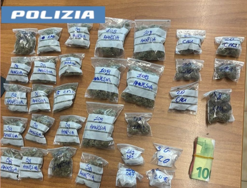 Catania, 15enne arrestato con oltre 200 grammi di droga: aveva anche 550 euro in contanti