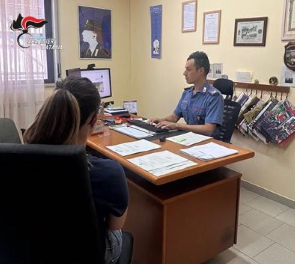 Riposto, una telefonata al 112 salva una donna: arrestato 38enne per violenza e rapina