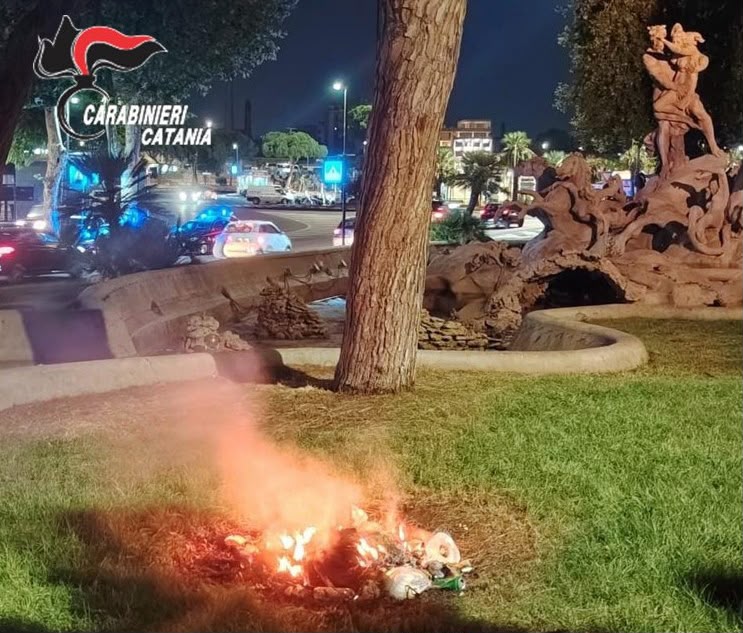 Catania, incendio notturno al giardino della Fontana di Proserpina: 38enne arrestato
