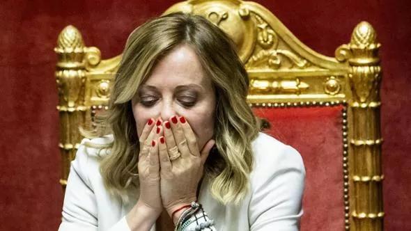 Legge elettorale, franchi tiratori affondano Meloni alla Camera: opposizioni in festa chiedono le dimissioni