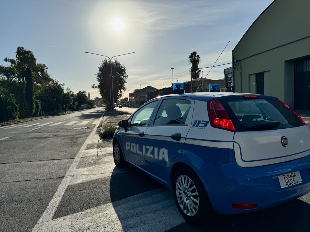 Pazza fuga a Catania: sperona la volante per due volte: 39enne bloccato e arrestato a Librino