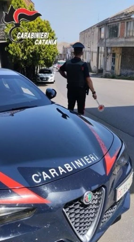 Fuga spericolata a Bronte: motociclista 24enne arrestato per guida pericolosa