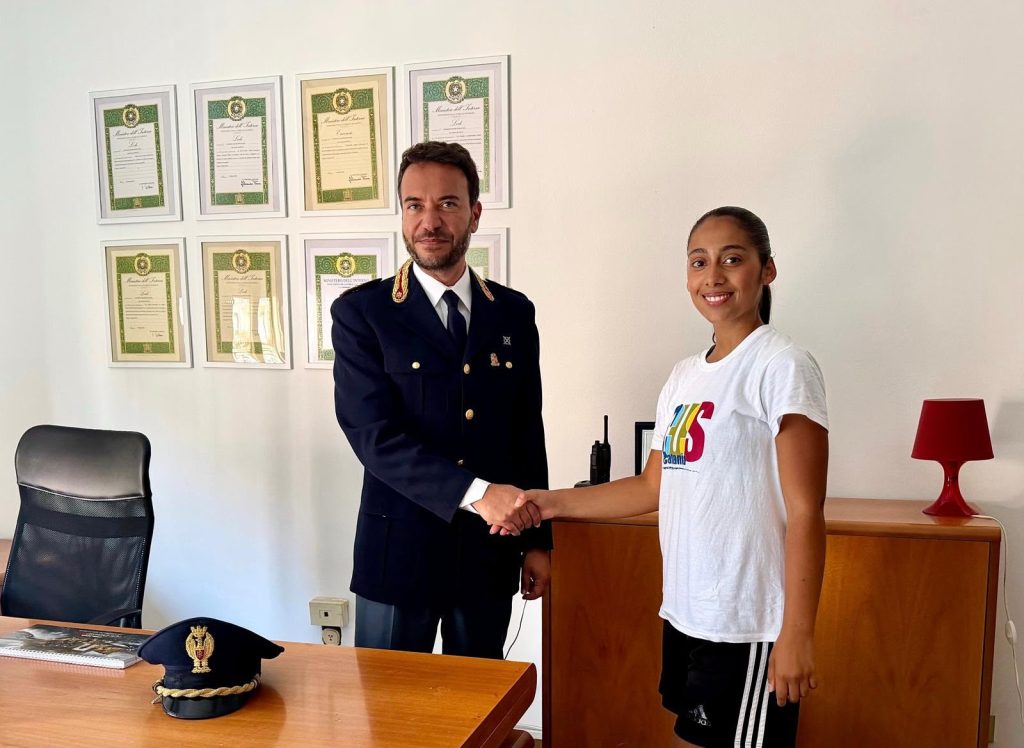 Catania, ragazza trova 500 euro in uno sportello bancomat e li porta in questura