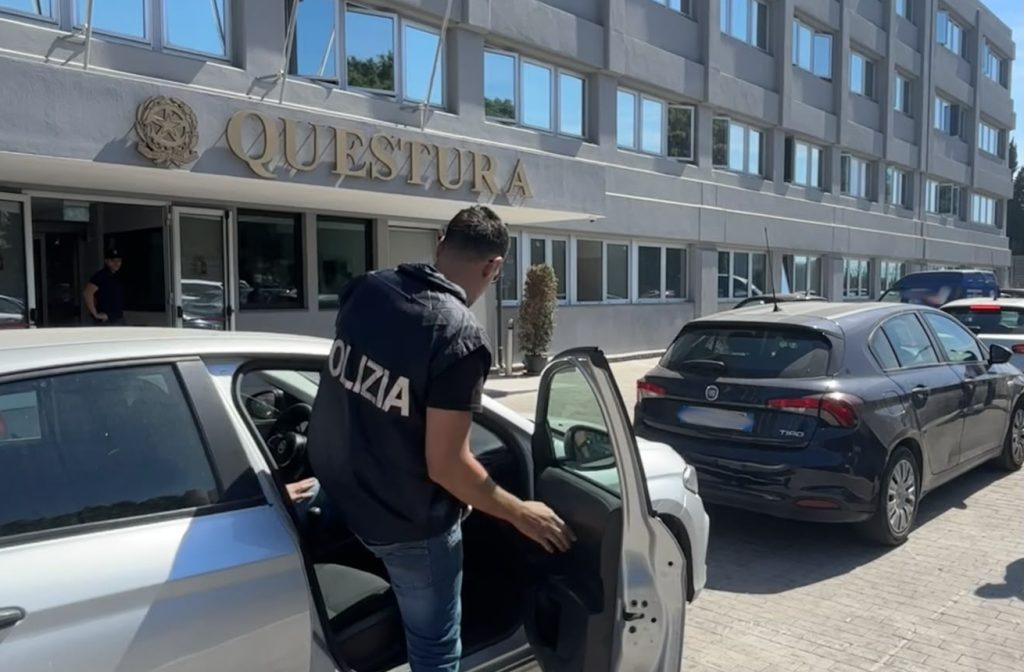 Catania nel mirino della maxi operazione "Alto impatto": 15 arresti, sequestrati fucile AK-47 e 19 kg di droga (VIDEO)