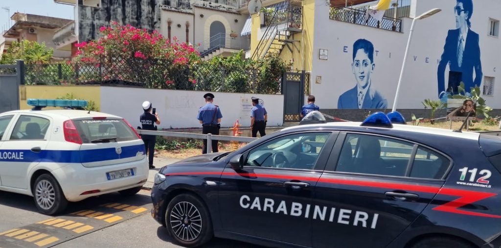 Riposto, imbratta la targa di Battiato: 30enne denunciato grazie alla segnalazione di un cittadino