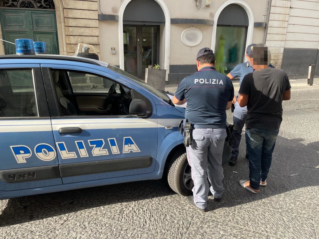 Controlli serrati da Paternò a Ragalna: 126 identificati, multe per 2.000 euro tra revisioni false e scooter senza casco.