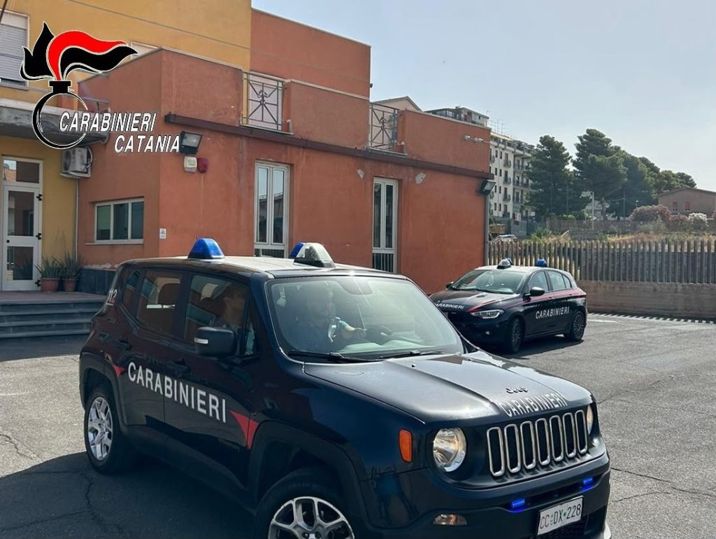Adrano: si finge amico della vittima per restituire l'auto rubata, poi chiede 7mila euro. Arrestato 22enne