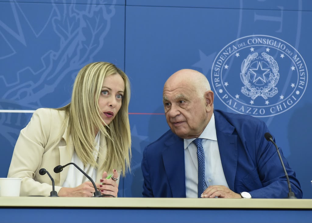 Meloni: "Chi sbaglia paga anche se ha 15 anni". Via libera al ddl che inverte l'onere della prova per i minorenni