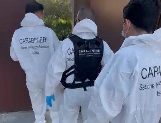 Notte di paura a Ramacca: il padrone di casa sorprende il ladro e lo accoltella per difendersi