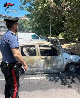 Giarre: due incendi in un'ora, l'ospedale nel mirino. Arrestato piromane 48enne