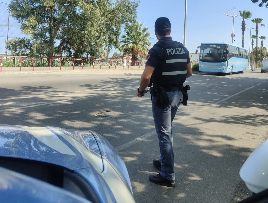 Catania, guida ubriaco sulla Playa con cocaina in auto: 52enne di Bronte fermato dalla Polizia