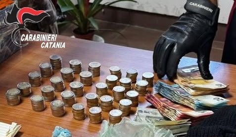 Palagonia, sequestrati oltre 800 g di droga nel Calatino: due persone arrestate