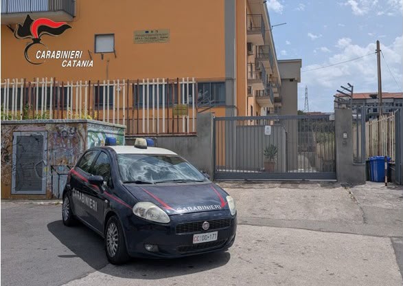 Paternò, furto notturno alla scuola "Redi": due uomini arrestati in flagranza