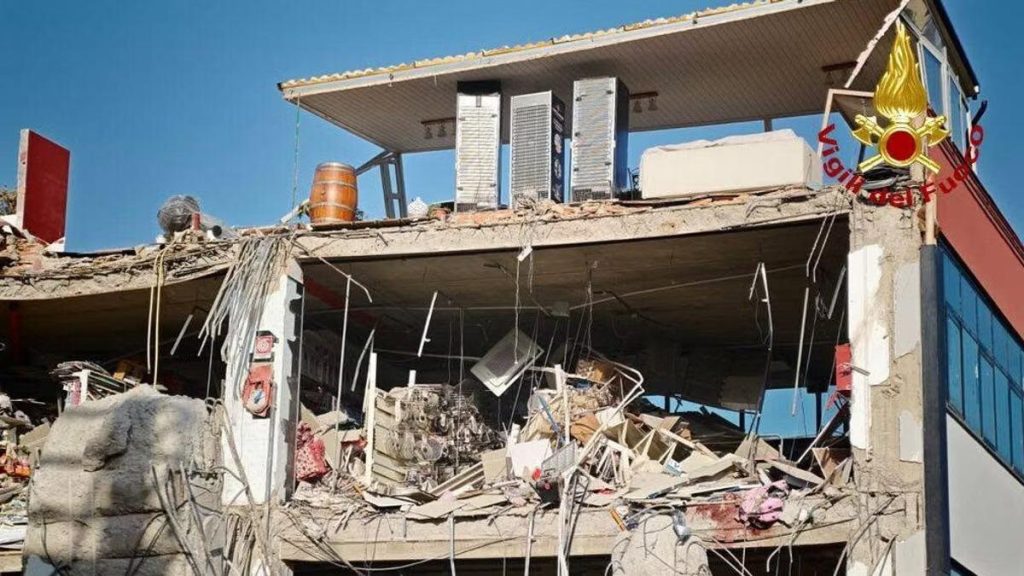 Crollo a Messina, cinque dispersi tra le macerie: corsa contro il tempo per le ricerche