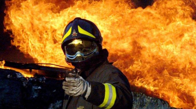 Incendio a Santo Stefano Quisquina, oltre cento evacuati: fiamme vicino alle abitazioni