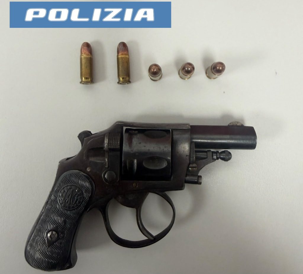 Catania, 48enne con revolver senza matricola in via Piombai: arrestato per detenzione illegale e ricettazione