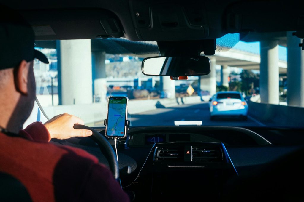 Odissea Fontanarossa a Catania, tra cenere e batoste: voli fantasma e taxi a 700 euro. Codacons: rincari fino al 287%