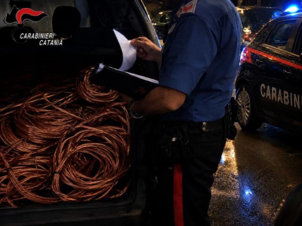 Belpasso, vigilante notturno fermato con 7 kg di rame rubato: denunciato per ricettazione