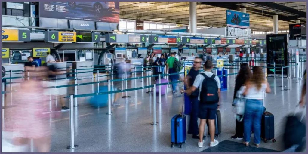 Etna, cenere in fase di esaurimento: l’aeroporto di Catania riapre a pieno regime