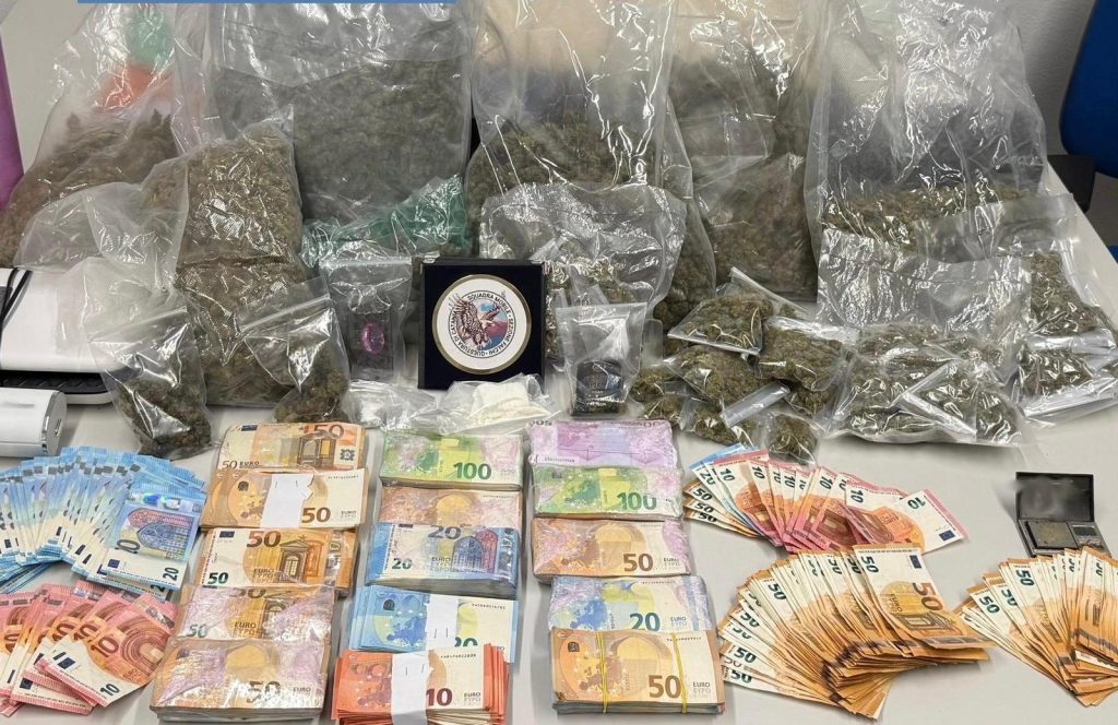 Catania, maxi sequestro di droga: 6,5 kg di marijuana e 65mila euro in casa, arrestato 55enne (VIDEO)